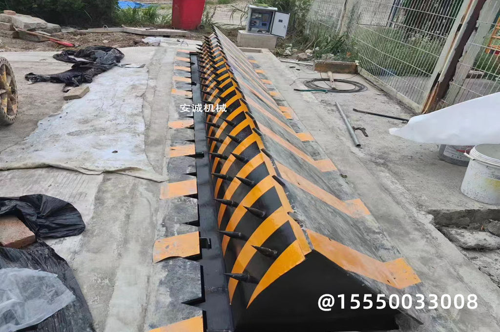 加油站洗車區(qū)路障機(jī)(圖1) 加油站洗車區(qū)路障機(jī)(圖1)